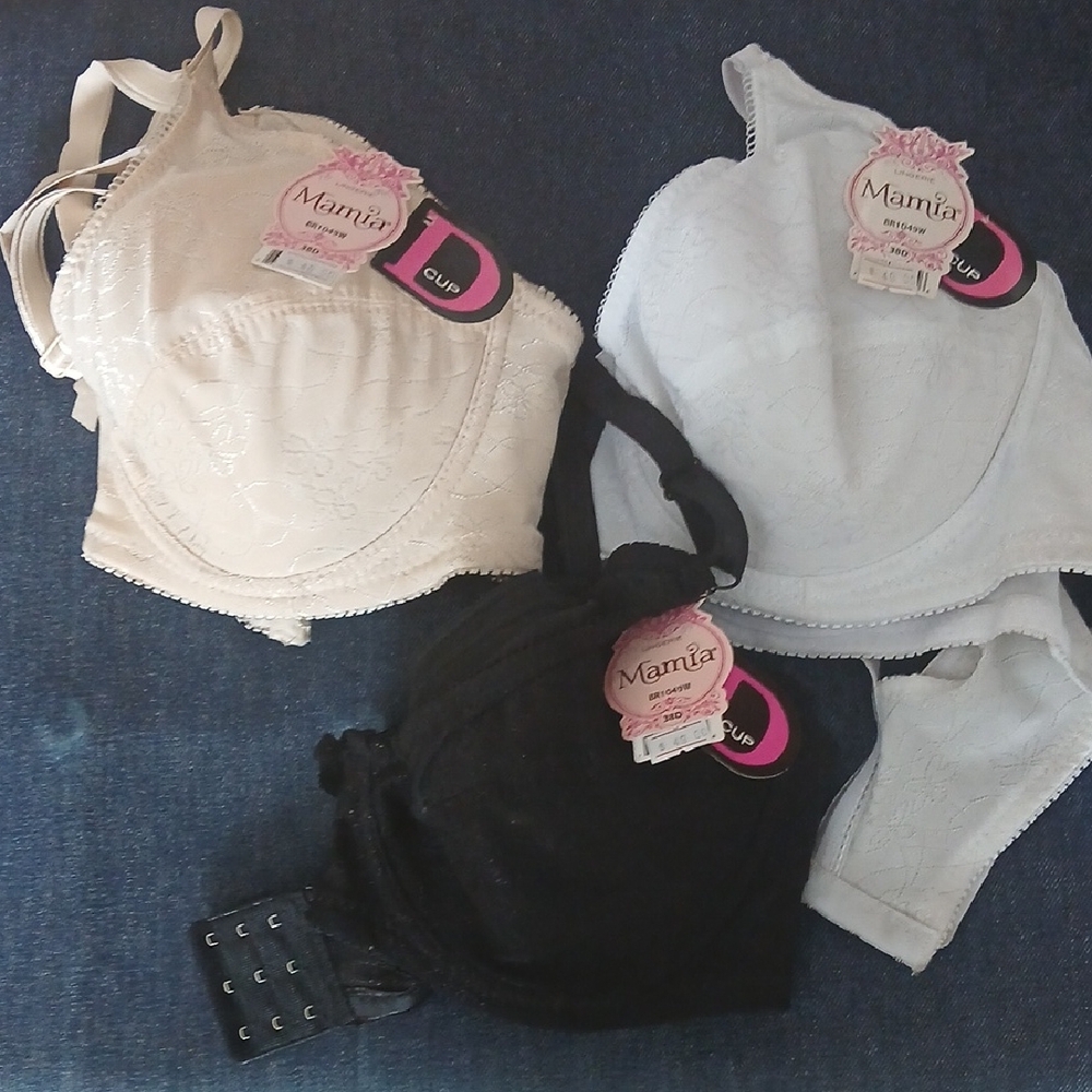 NWT Mamia 38D Bras White,cream and Black